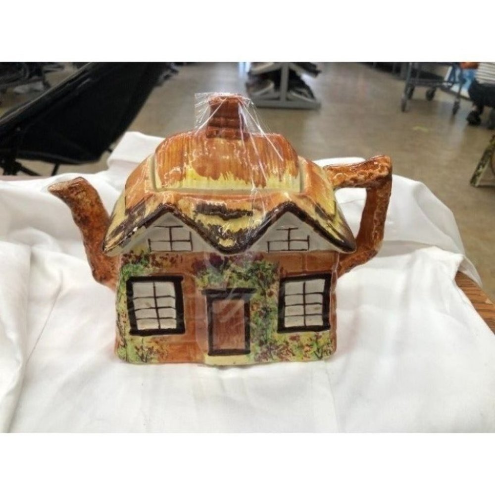 Cottage Teapot Price Kensington, England Ye Olde Hand Painted  1960-Host Pick